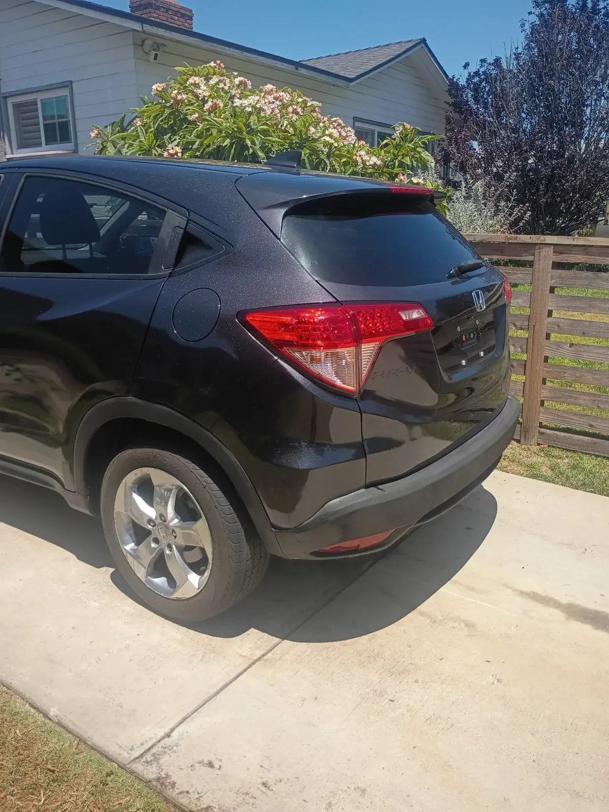 Black Honda HR-V rear quarter panel repaired and repainted after the crash